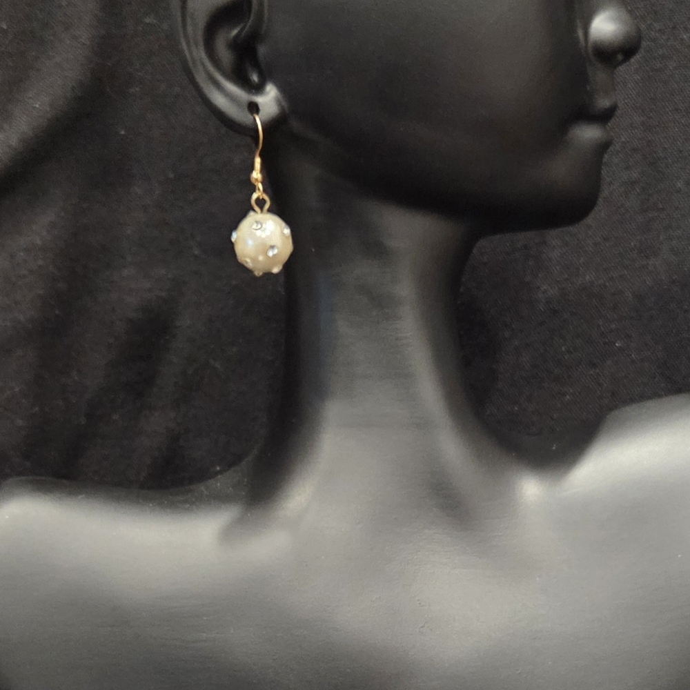 Elegant Gold and Pearl Drop Earrings